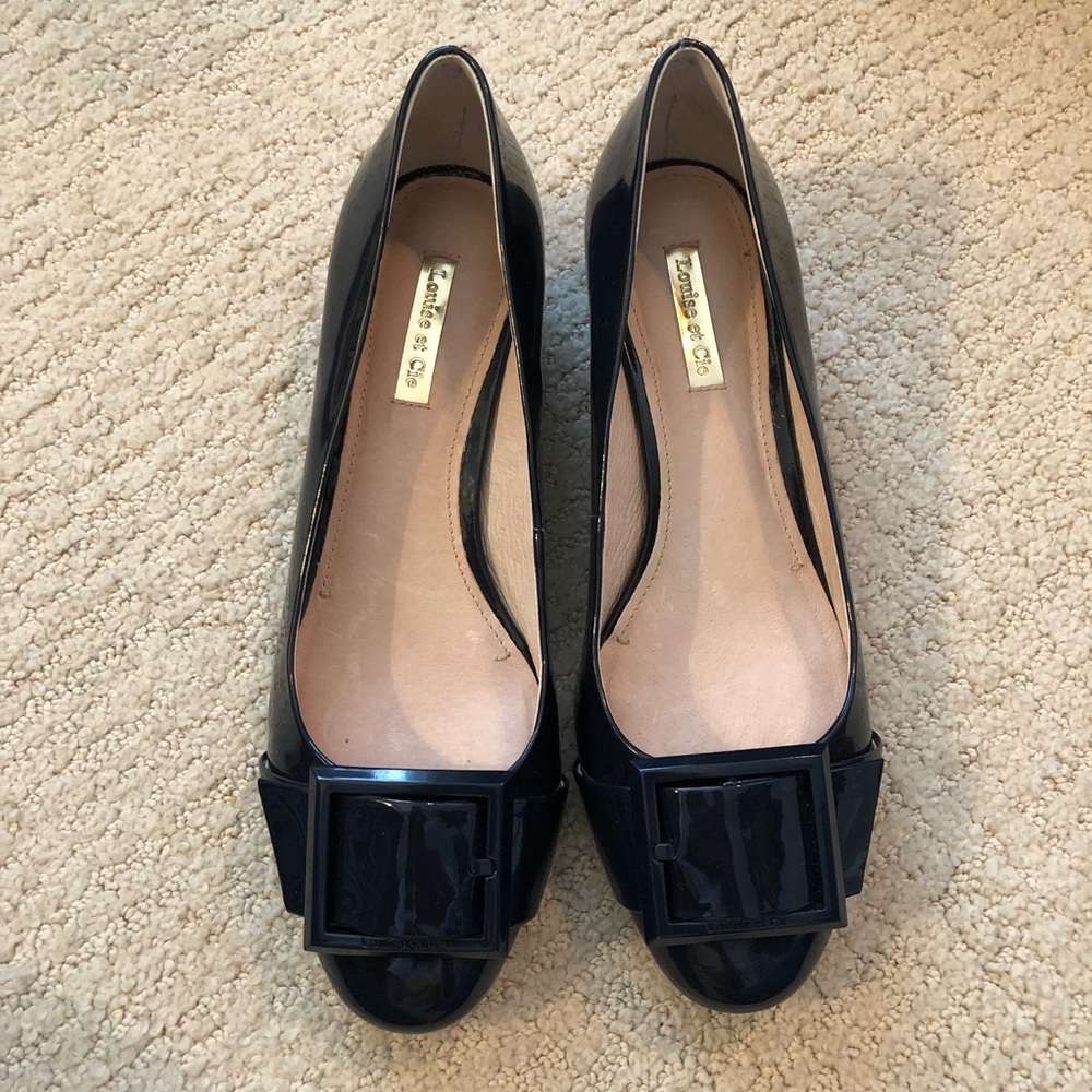 Louise Et Cie Navy Patent Buckle Pump in size 8